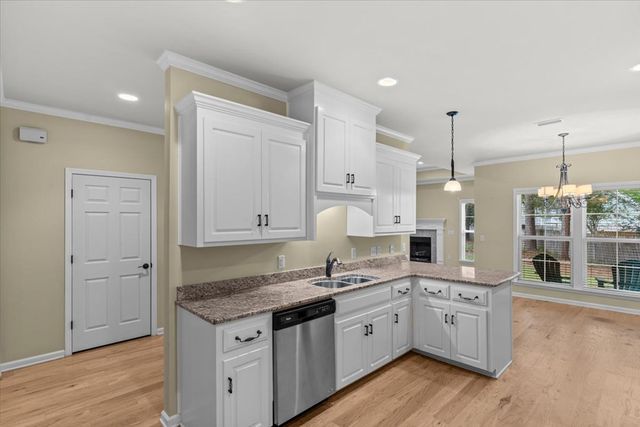 1113 Orchard Cir, Dothan, AL 36305