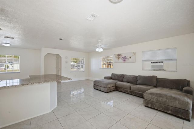 1324 W NASSAU STREET, Tampa, FL 33607