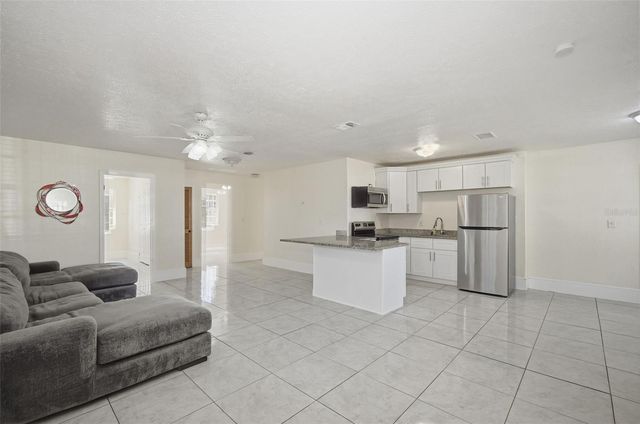 1324 W NASSAU STREET, Tampa, FL 33607