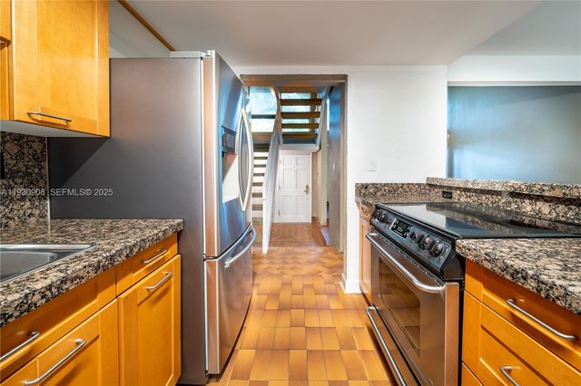 19212 NE 25th Ave 283D, Miami, FL 33180