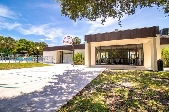 19212 NE 25th Ave 283D, Miami, FL 33180