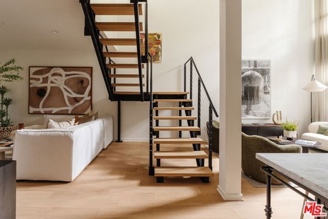 4111 W Sunset Boulevard 111, Los Angeles, CA 90029