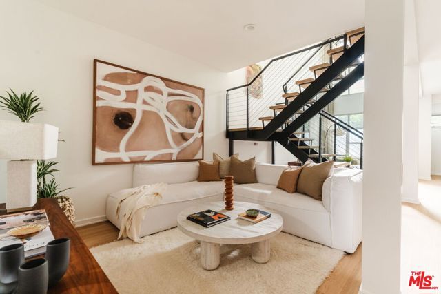 4111 W Sunset Boulevard 111, Los Angeles, CA 90029
