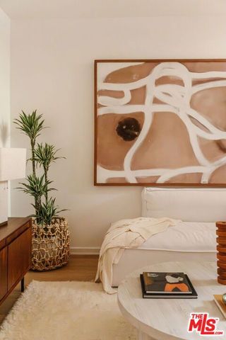 4111 W Sunset Boulevard 111, Los Angeles, CA 90029