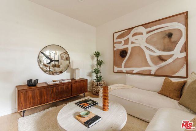 4111 W Sunset Boulevard 111, Los Angeles, CA 90029