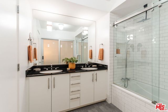 4111 W Sunset Boulevard 111, Los Angeles, CA 90029