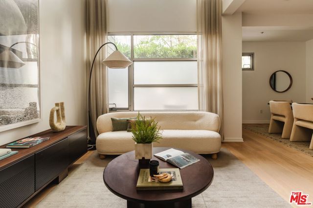4111 W Sunset Boulevard 111, Los Angeles, CA 90029