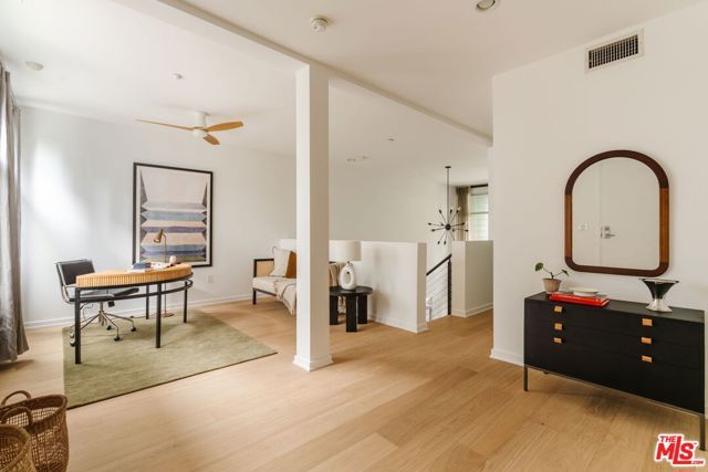 4111 W Sunset Boulevard 111, Los Angeles, CA 90029
