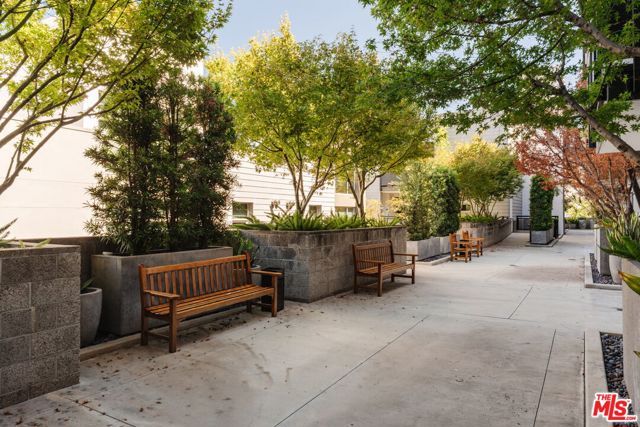 4111 W Sunset Boulevard 111, Los Angeles, CA 90029