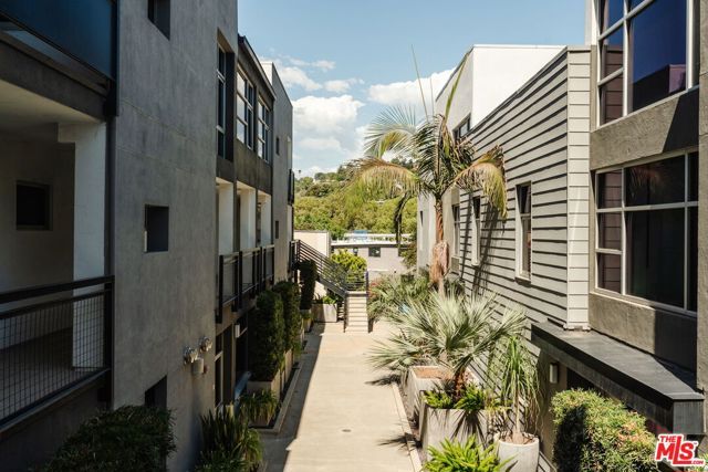 4111 W Sunset Boulevard 111, Los Angeles, CA 90029