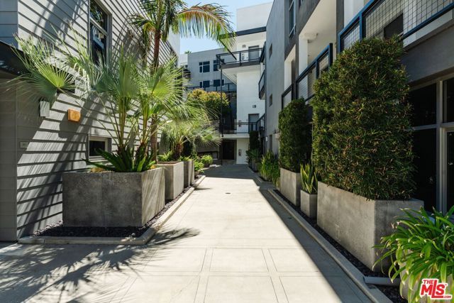 4111 W Sunset Boulevard 111, Los Angeles, CA 90029