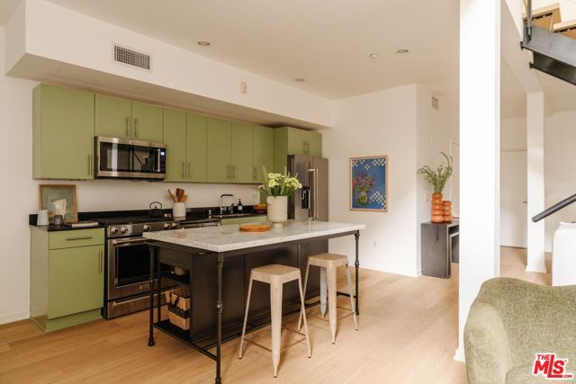 4111 W Sunset Boulevard 111, Los Angeles, CA 90029