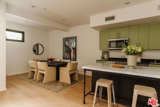 4111 W Sunset Boulevard 111, Los Angeles, CA 90029