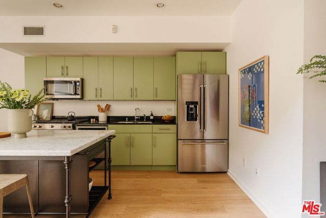 4111 W Sunset Boulevard 111, Los Angeles, CA 90029