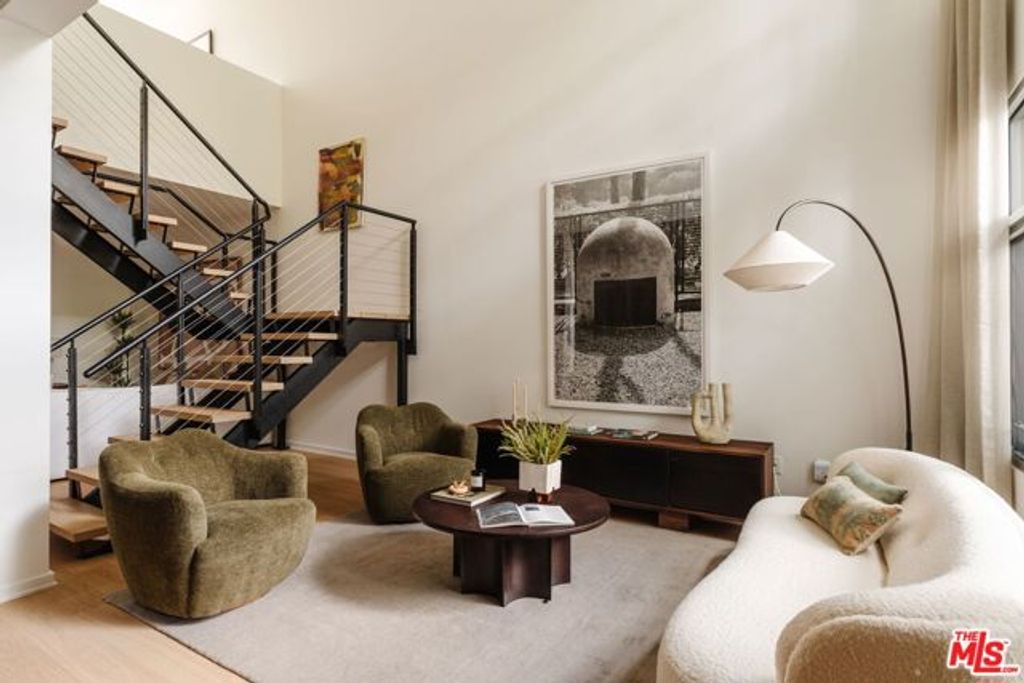 4111 W Sunset Boulevard 111, Los Angeles, CA 90029