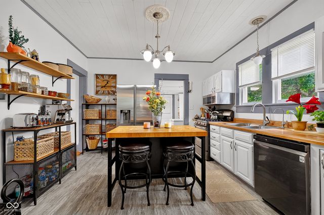 11822 Center Street, Indianapolis, IN 46236