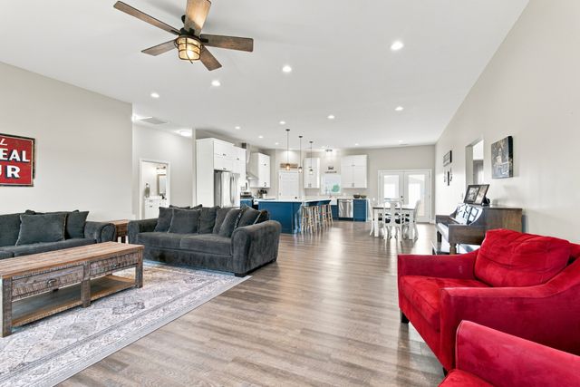 2877 Beasley Rd, Chapel Hill, TN 37034