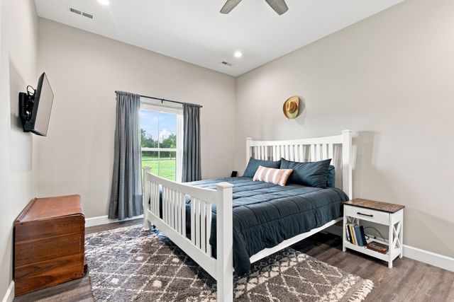 2877 Beasley Rd, Chapel Hill, TN 37034
