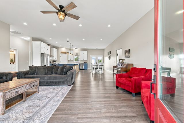 2877 Beasley Rd, Chapel Hill, TN 37034