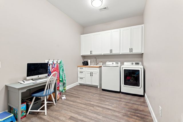 2877 Beasley Rd, Chapel Hill, TN 37034