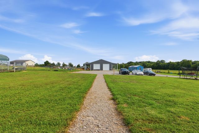 2877 Beasley Rd, Chapel Hill, TN 37034