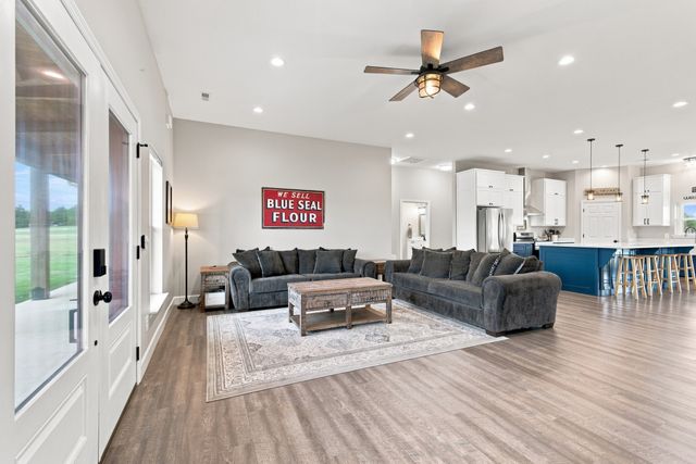 2877 Beasley Rd, Chapel Hill, TN 37034