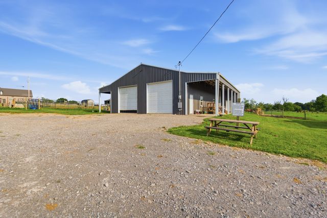 2877 Beasley Rd, Chapel Hill, TN 37034