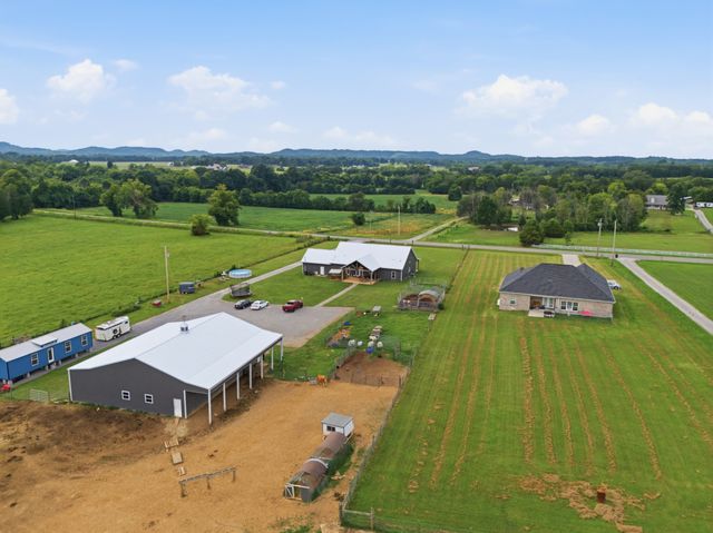 2877 Beasley Rd, Chapel Hill, TN 37034