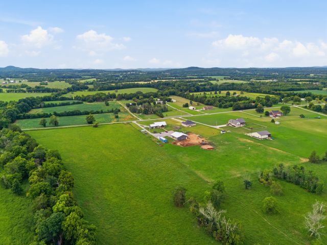 2877 Beasley Rd, Chapel Hill, TN 37034
