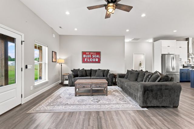 2877 Beasley Rd, Chapel Hill, TN 37034