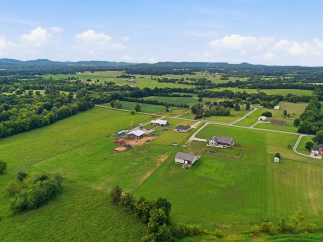 2877 Beasley Rd, Chapel Hill, TN 37034