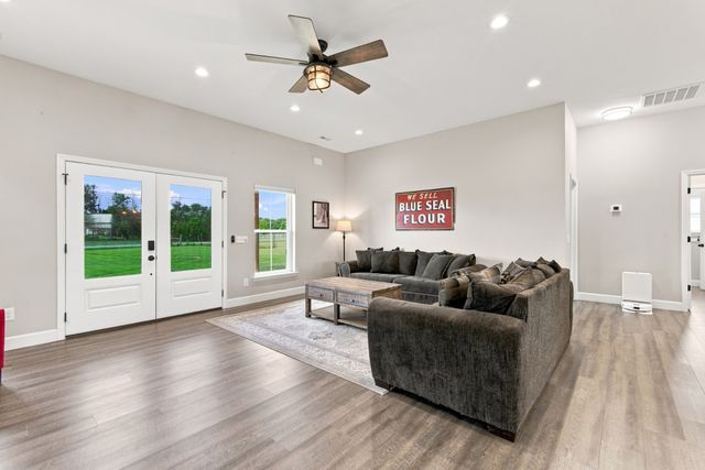 2877 Beasley Rd, Chapel Hill, TN 37034