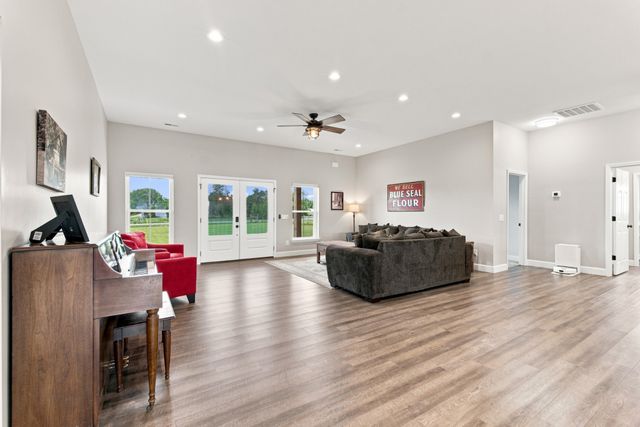 2877 Beasley Rd, Chapel Hill, TN 37034