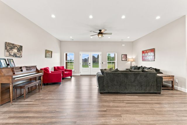 2877 Beasley Rd, Chapel Hill, TN 37034