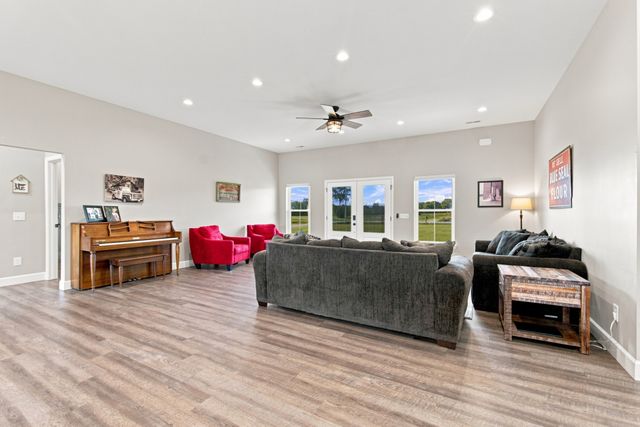 2877 Beasley Rd, Chapel Hill, TN 37034