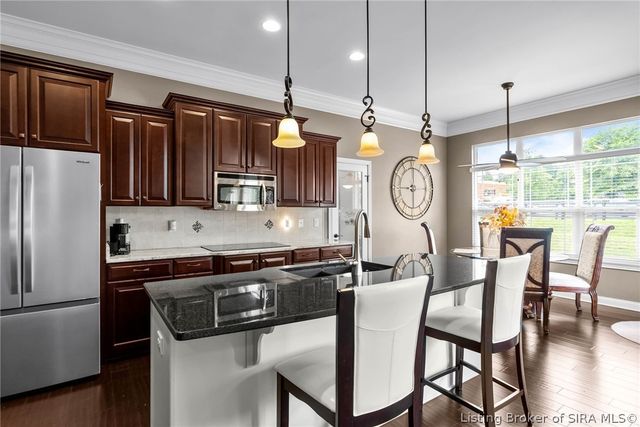 1035 Caiman Court, Sellersburg, IN 47172
