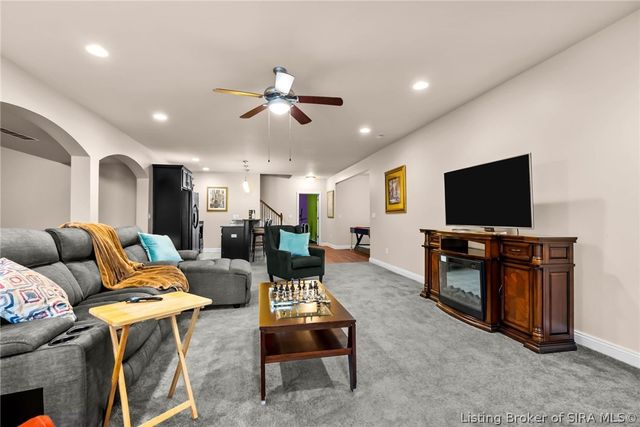1035 Caiman Court, Sellersburg, IN 47172