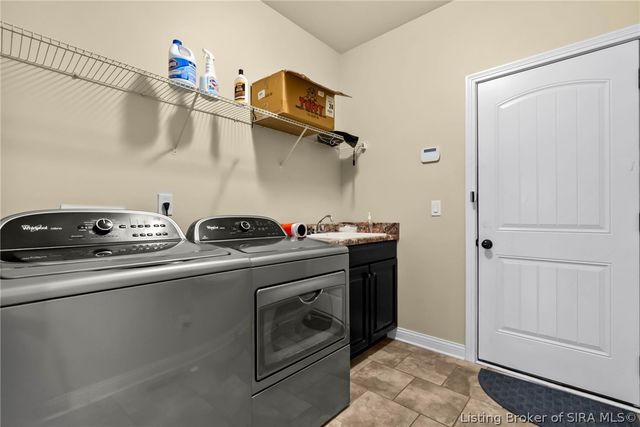 1035 Caiman Court, Sellersburg, IN 47172