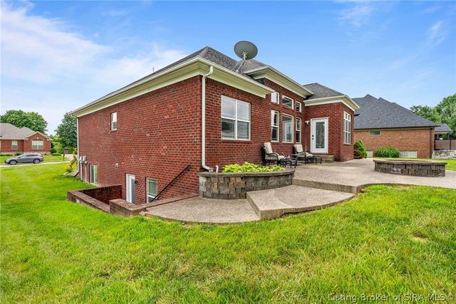1035 Caiman Court, Sellersburg, IN 47172