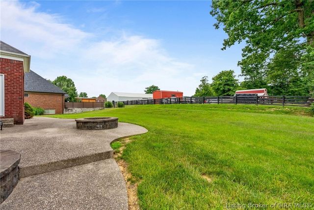 1035 Caiman Court, Sellersburg, IN 47172