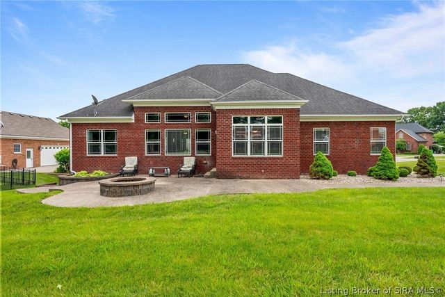 1035 Caiman Court, Sellersburg, IN 47172