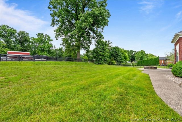 1035 Caiman Court, Sellersburg, IN 47172