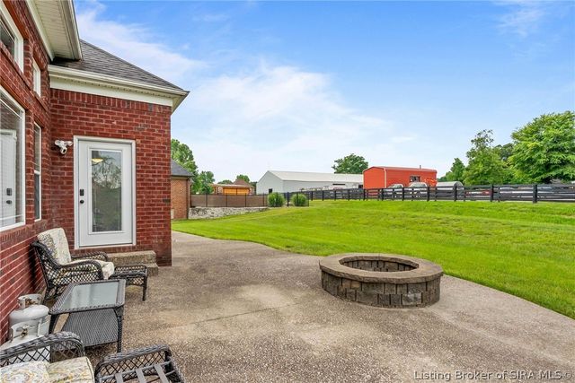 1035 Caiman Court, Sellersburg, IN 47172