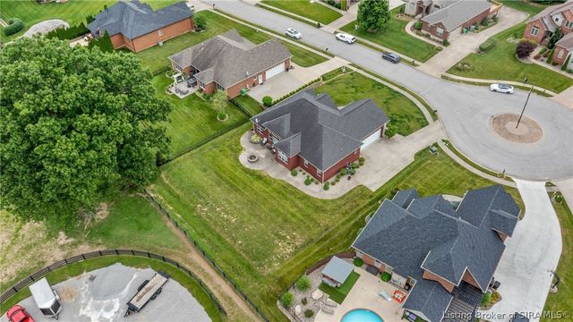 1035 Caiman Court, Sellersburg, IN 47172