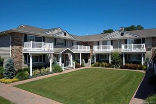 45 Golden Avenue B06, Deer Park, NY 11729