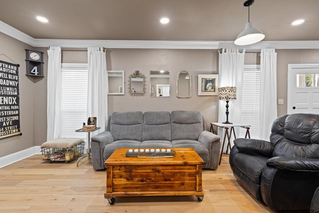 918 N Montgomery St, Gilmer, TX 75644