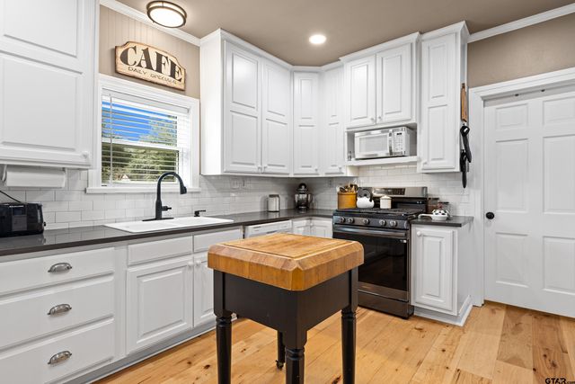 918 N Montgomery St, Gilmer, TX 75644