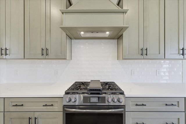 5569 E Wild Horse Drive, Springfield, MO 65802