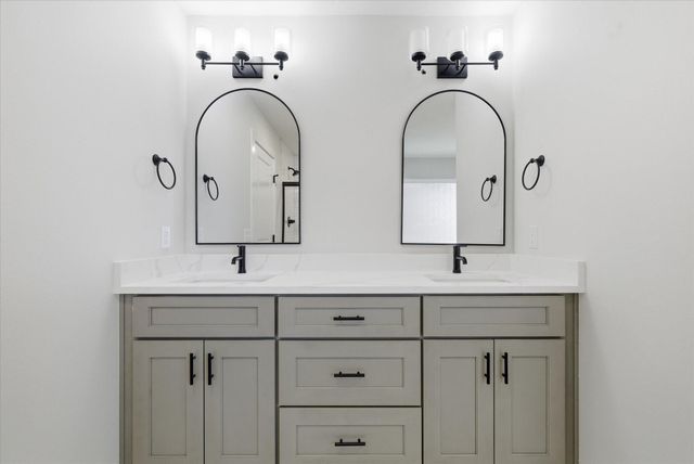 5569 E Wild Horse Drive, Springfield, MO 65802