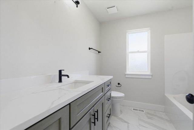 5569 E Wild Horse Drive, Springfield, MO 65802